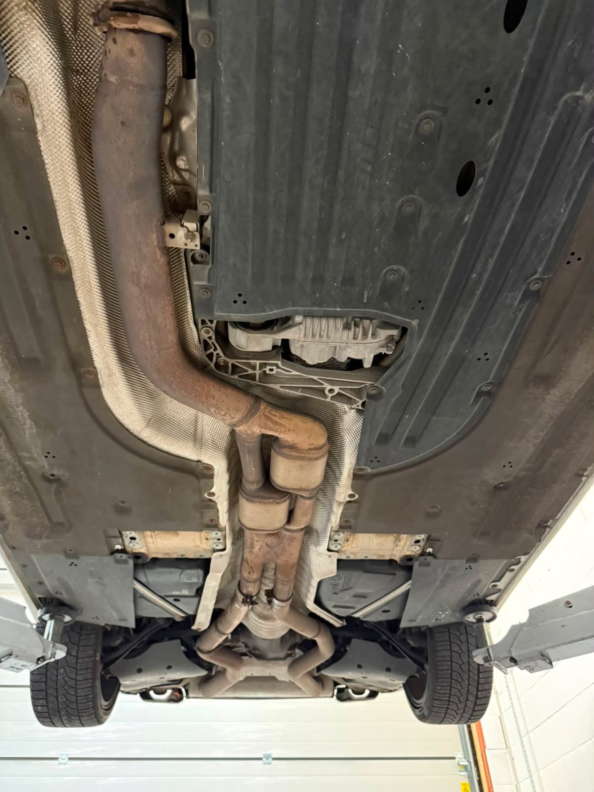 Custom uitlaat - detail onderstel